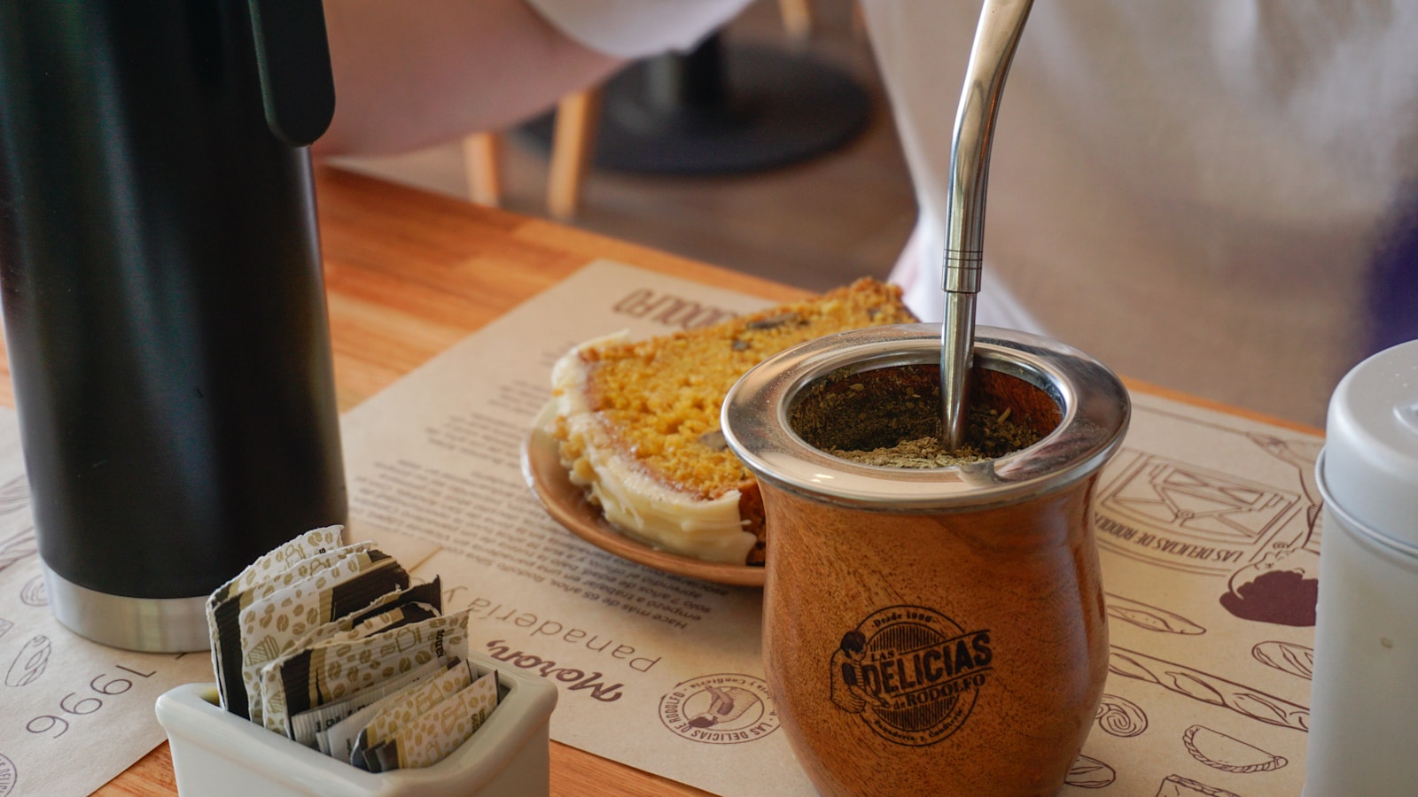 El arte de elegir la miel perfecta para tu mate, té o café